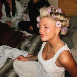 朱竹清被❌挤奶的视频
